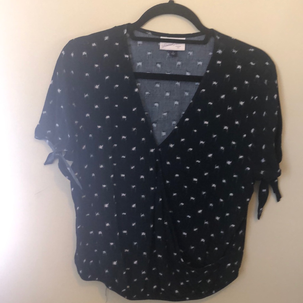 Universal Thread Crossfront Tee